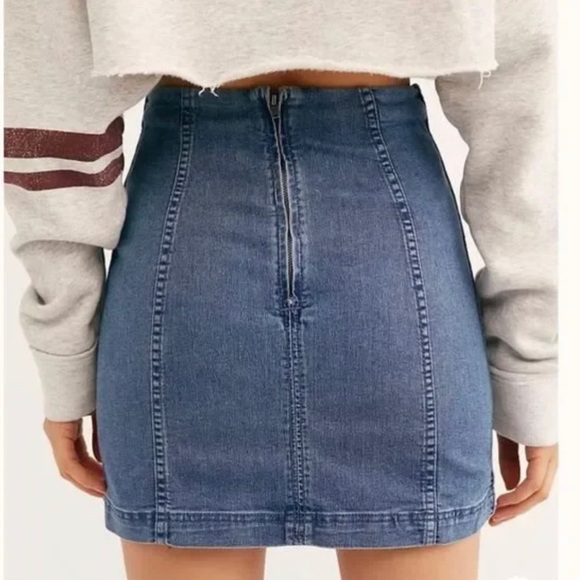 Free People Modern Femme Denim Mini Skirt Size 2 - Picture 2 of 6